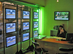 An interior view of this high-tech R. CHAYLA office.